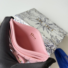 PCD 新品上架 新款🦋蝴蝶结尺寸:11.5*9*2 cm 卡片包 编号:S2064Dior专柜最新款火 PCD 新品上架 新款🦋蝴蝶结尺寸:11.5*9*2 cm 卡片包 编号:S2064Dior专柜最新款火