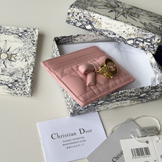PCD 新品上架 新款🦋蝴蝶结尺寸:11.5*9*2 cm 卡片包 编号:S2064Dior专柜最新款火 PCD 新品上架 新款🦋蝴蝶结尺寸:11.5*9*2 cm 卡片包 编号:S2064Dior专柜最新款火