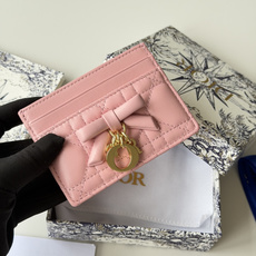 PCD 新品上架 新款🦋蝴蝶结尺寸:11.5*9*2 cm 卡片包 编号:S2064Dior专柜最新款火 PCD 新品上架 新款🦋蝴蝶结尺寸:11.5*9*2 cm 卡片包 编号:S2064Dior专柜最新款火