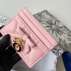 PCD 新品上架 新款🦋蝴蝶结尺寸:11.5*9*2 cm 卡片包 编号:S2064Dior专柜最新款火 PCD 新品上架 新款🦋蝴蝶结尺寸:11.5*9*2 cm 卡片包 编号:S2064Dior专柜最新款火