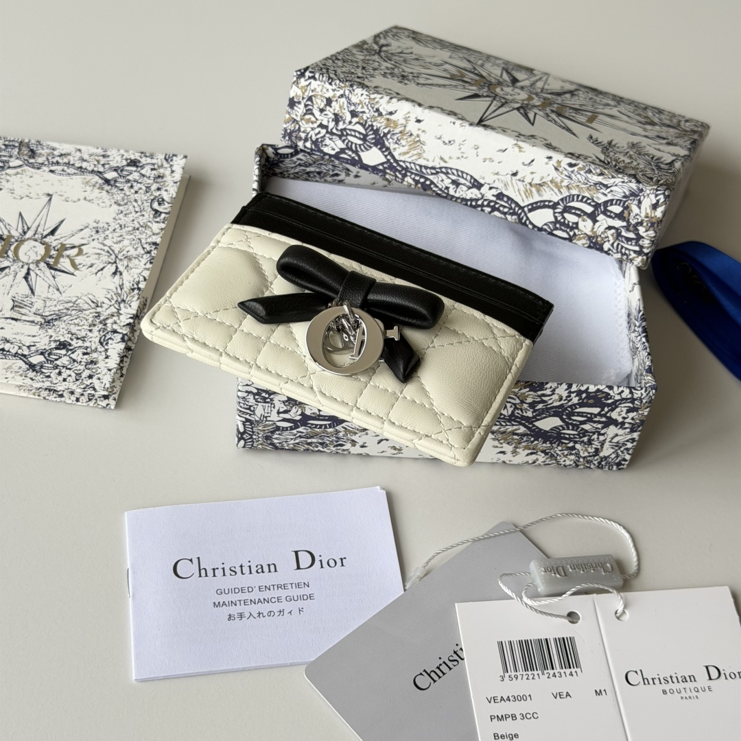 PCD 新品上架 新款🦋蝴蝶结尺寸：11.5*9*2 cm 卡片包 编号：S2064Dior专柜最新款火
