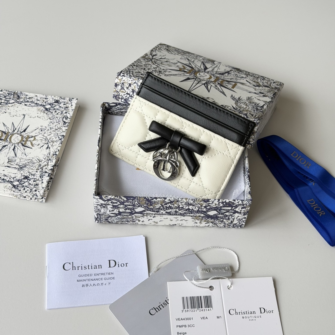 PCD 新品上架 新款🦋蝴蝶结尺寸：11.5*9*2 cm 卡片包 编号：S2064Dior专柜最新款火