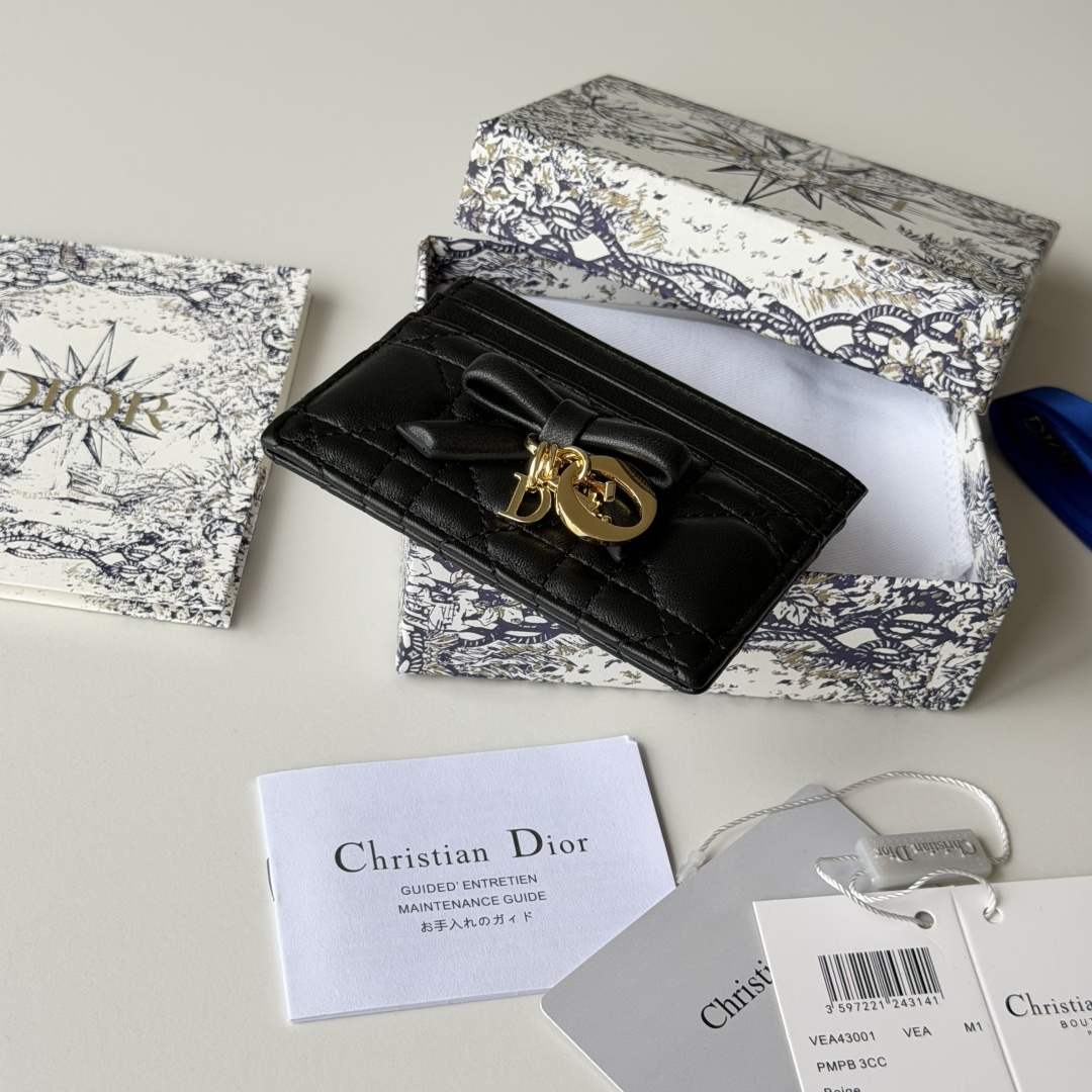 PCD 新品上架 新款🦋蝴蝶结尺寸：11.5*9*2 cm 卡片包 编号：S2064Dior专柜最新款火