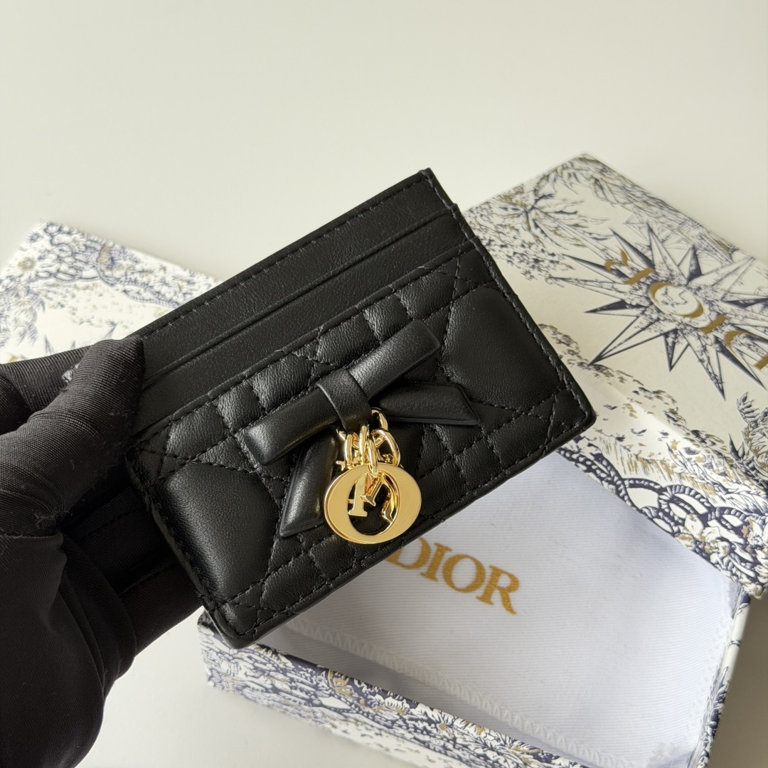 PCD 新品上架 新款🦋蝴蝶结尺寸：11.5*9*2 cm 卡片包 编号：S2064Dior专柜最新款火