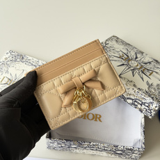 PCD 新品上架 新款🦋蝴蝶结尺寸:11.5*9*2 cm 卡片包 编号:S2064Dior专柜最新款火 PCD 新品上架 新款🦋蝴蝶结尺寸:11.5*9*2 cm 卡片包 编号:S2064Dior专柜最新款火