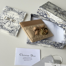 PCD 新品上架 新款🦋蝴蝶结尺寸:11.5*9*2 cm 卡片包 编号:S2064Dior专柜最新款火 PCD 新品上架 新款🦋蝴蝶结尺寸:11.5*9*2 cm 卡片包 编号:S2064Dior专柜最新款火