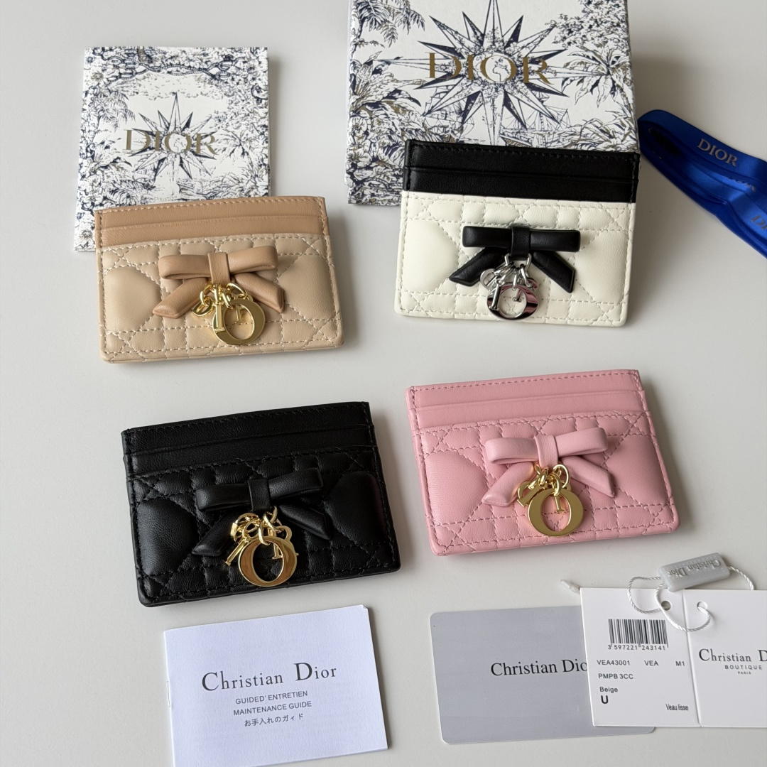 PCD 新品上架 新款🦋蝴蝶结尺寸：11.5*9*2 cm 卡片包 编号：S2064Dior专柜最新款火