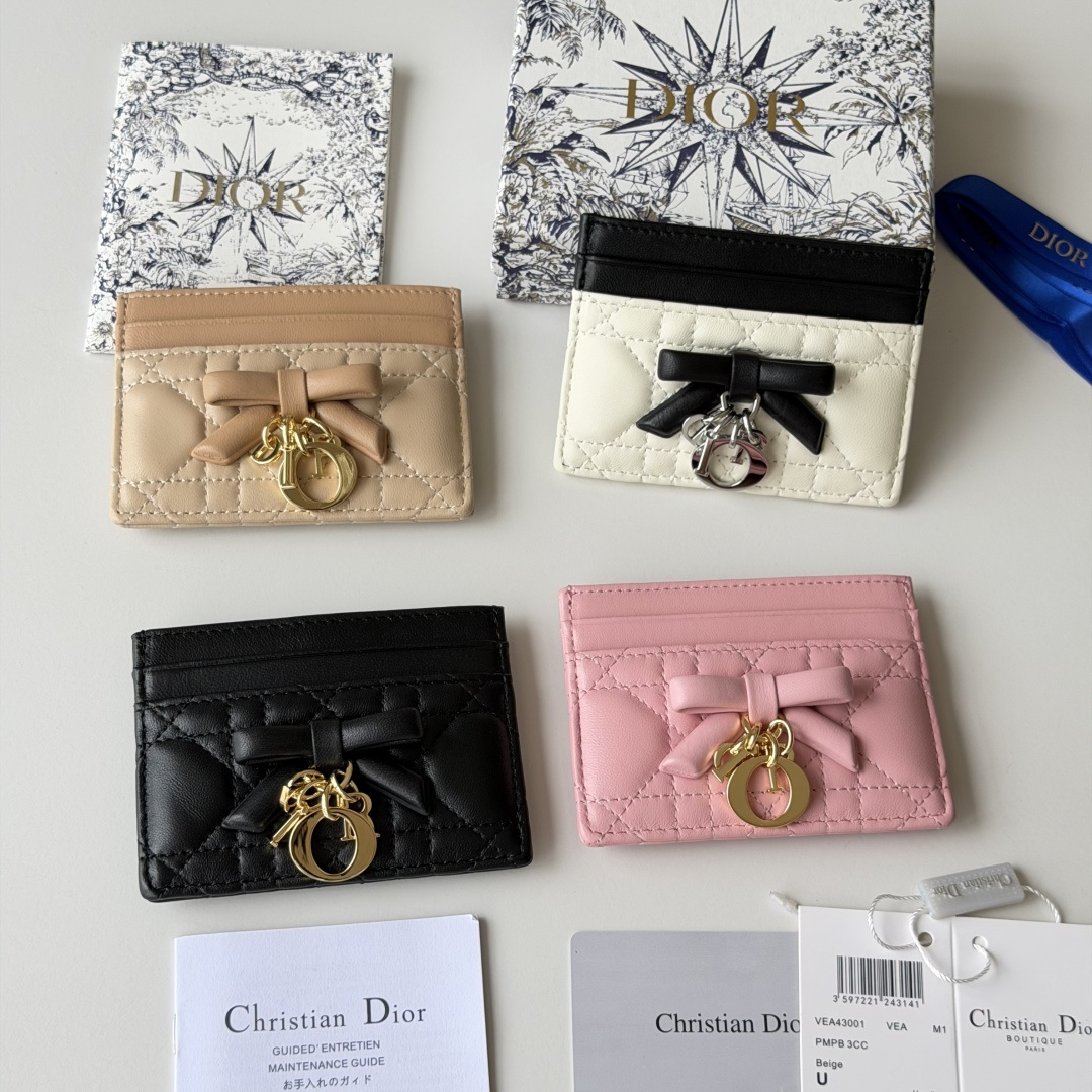 PCD 新品上架 新款🦋蝴蝶结尺寸：11.5*9*2 cm 卡片包 编号：S2064Dior专柜最新款火