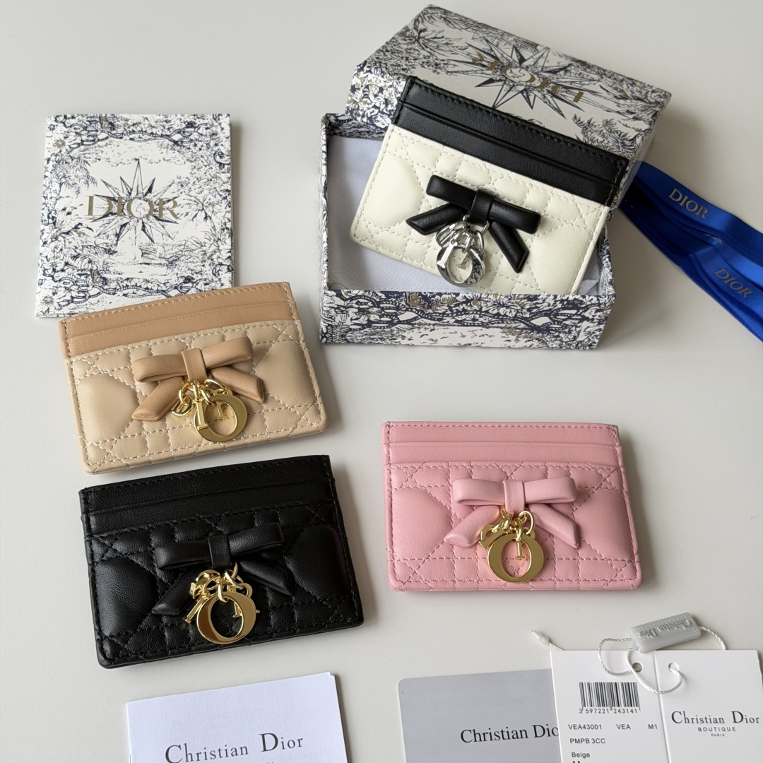 PCD 新品上架 新款🦋蝴蝶结尺寸：11.5*9*2 cm 卡片包 编号：S2064Dior专柜最新款火
