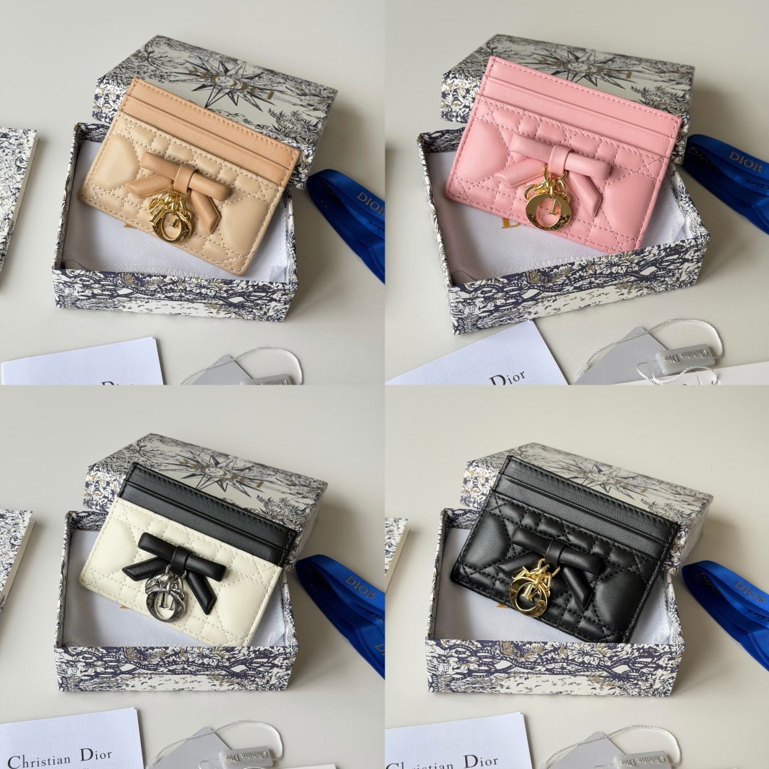 PCD 新品上架 新款🦋蝴蝶结尺寸：11.5*9*2 cm 卡片包 编号：S2064Dior专柜最新款火