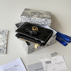 上新 上架 Dior最新款🦋蝴蝶结尺寸:11.5*9*2 羊皮 编号:S2065 Dior最新款火爆登 上新 上架 Dior最新款🦋蝴蝶结尺寸:11.5*9*2 羊皮 编号:S2065 Dior最新款火爆登