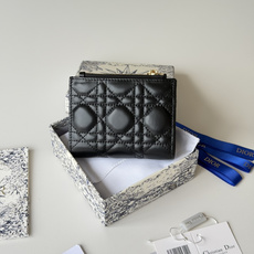 上新 上架 Dior最新款🦋蝴蝶结尺寸:11.5*9*2 羊皮 编号:S2065 Dior最新款火爆登 上新 上架 Dior最新款🦋蝴蝶结尺寸:11.5*9*2 羊皮 编号:S2065 Dior最新款火爆登