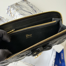 PDior 2026新品上架了 蝴蝶结🎀尺寸:19*10.5*2.5编号:S2600 小羊皮制作Dior PDior 2026新品上架了 蝴蝶结🎀尺寸:19*10.5*2.5编号:S2600 小羊皮制作Dior