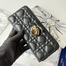 PDior 2026新品上架了 蝴蝶结🎀尺寸:19*10.5*2.5编号:S2600 小羊皮制作Dior PDior 2026新品上架了 蝴蝶结🎀尺寸:19*10.5*2.5编号:S2600 小羊皮制作Dior