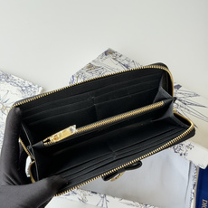 PDior 2026新品上架了 蝴蝶结🎀尺寸:19*10.5*2.5编号:S2600 小羊皮制作Dior PDior 2026新品上架了 蝴蝶结🎀尺寸:19*10.5*2.5编号:S2600 小羊皮制作Dior