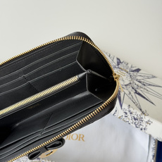 PDior 2026新品上架了 蝴蝶结🎀尺寸:19*10.5*2.5编号:S2600 小羊皮制作Dior PDior 2026新品上架了 蝴蝶结🎀尺寸:19*10.5*2.5编号:S2600 小羊皮制作Dior