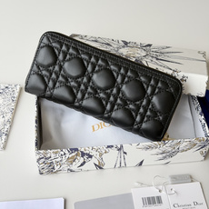 PDior 2026新品上架了 蝴蝶结🎀尺寸:19*10.5*2.5编号:S2600 小羊皮制作Dior PDior 2026新品上架了 蝴蝶结🎀尺寸:19*10.5*2.5编号:S2600 小羊皮制作Dior