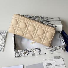 PDior 2026新品上架了 蝴蝶结🎀尺寸:19*10.5*2.5编号:S2600 小羊皮制作Dior PDior 2026新品上架了 蝴蝶结🎀尺寸:19*10.5*2.5编号:S2600 小羊皮制作Dior
