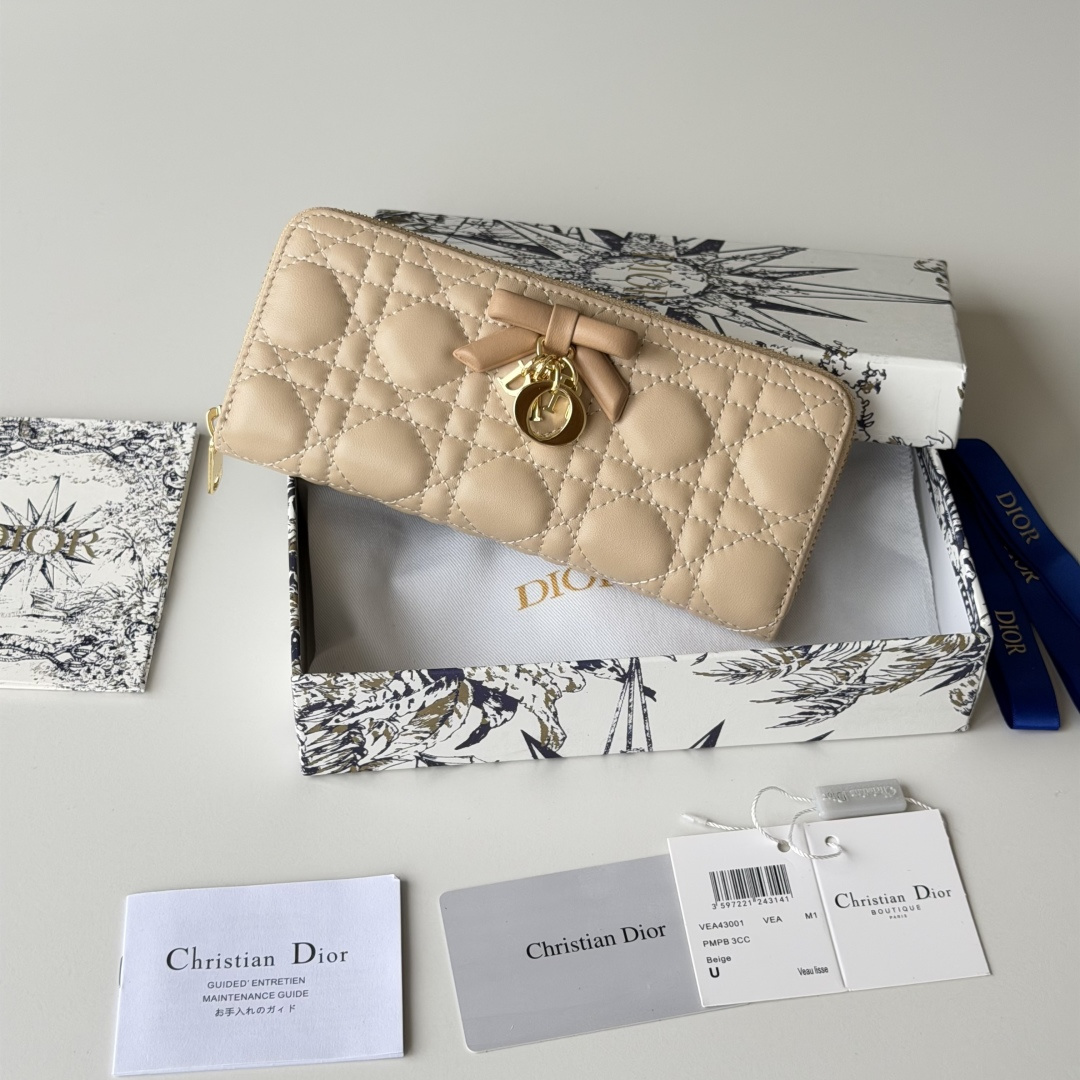 PDior 2026新品上架了 蝴蝶结🎀尺寸：19*10.5*2.5编号：S2600 小羊皮制作Dior