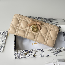 PDior 2026新品上架了 蝴蝶结🎀尺寸:19*10.5*2.5编号:S2600 小羊皮制作Dior PDior 2026新品上架了 蝴蝶结🎀尺寸:19*10.5*2.5编号:S2600 小羊皮制作Dior