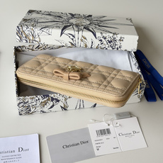 PDior 2026新品上架了 蝴蝶结🎀尺寸:19*10.5*2.5编号:S2600 小羊皮制作Dior PDior 2026新品上架了 蝴蝶结🎀尺寸:19*10.5*2.5编号:S2600 小羊皮制作Dior