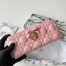 PDior 2026新品上架了 蝴蝶结🎀尺寸:19*10.5*2.5编号:S2600 小羊皮制作Dior PDior 2026新品上架了 蝴蝶结🎀尺寸:19*10.5*2.5编号:S2600 小羊皮制作Dior