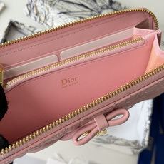 PDior 2026新品上架了 蝴蝶结🎀尺寸:19*10.5*2.5编号:S2600 小羊皮制作Dior PDior 2026新品上架了 蝴蝶结🎀尺寸:19*10.5*2.5编号:S2600 小羊皮制作Dior