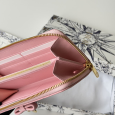 PDior 2026新品上架了 蝴蝶结🎀尺寸:19*10.5*2.5编号:S2600 小羊皮制作Dior PDior 2026新品上架了 蝴蝶结🎀尺寸:19*10.5*2.5编号:S2600 小羊皮制作Dior