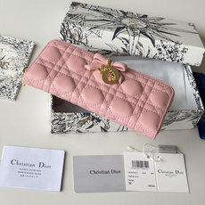 PDior 2026新品上架了 蝴蝶结🎀尺寸:19*10.5*2.5编号:S2600 小羊皮制作Dior PDior 2026新品上架了 蝴蝶结🎀尺寸:19*10.5*2.5编号:S2600 小羊皮制作Dior