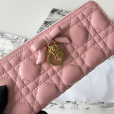 PDior 2026新品上架了 蝴蝶结🎀尺寸:19*10.5*2.5编号:S2600 小羊皮制作Dior PDior 2026新品上架了 蝴蝶结🎀尺寸:19*10.5*2.5编号:S2600 小羊皮制作Dior