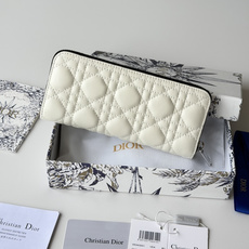 PDior 2026新品上架了 蝴蝶结🎀尺寸:19*10.5*2.5编号:S2600 小羊皮制作Dior PDior 2026新品上架了 蝴蝶结🎀尺寸:19*10.5*2.5编号:S2600 小羊皮制作Dior