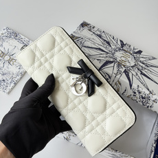 PDior 2026新品上架了 蝴蝶结🎀尺寸:19*10.5*2.5编号:S2600 小羊皮制作Dior PDior 2026新品上架了 蝴蝶结🎀尺寸:19*10.5*2.5编号:S2600 小羊皮制作Dior