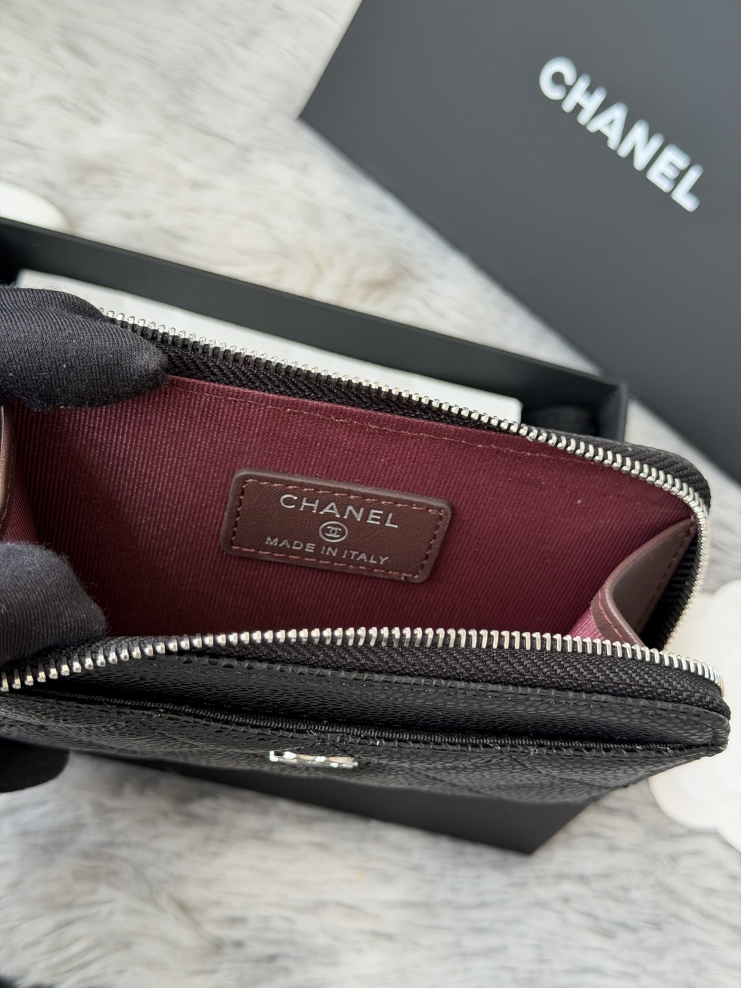 P chanel-鱼子酱牛皮可放零钱 信用卡 硬币 7字型单拉卡包   原单品质 款号：A3179，颜色