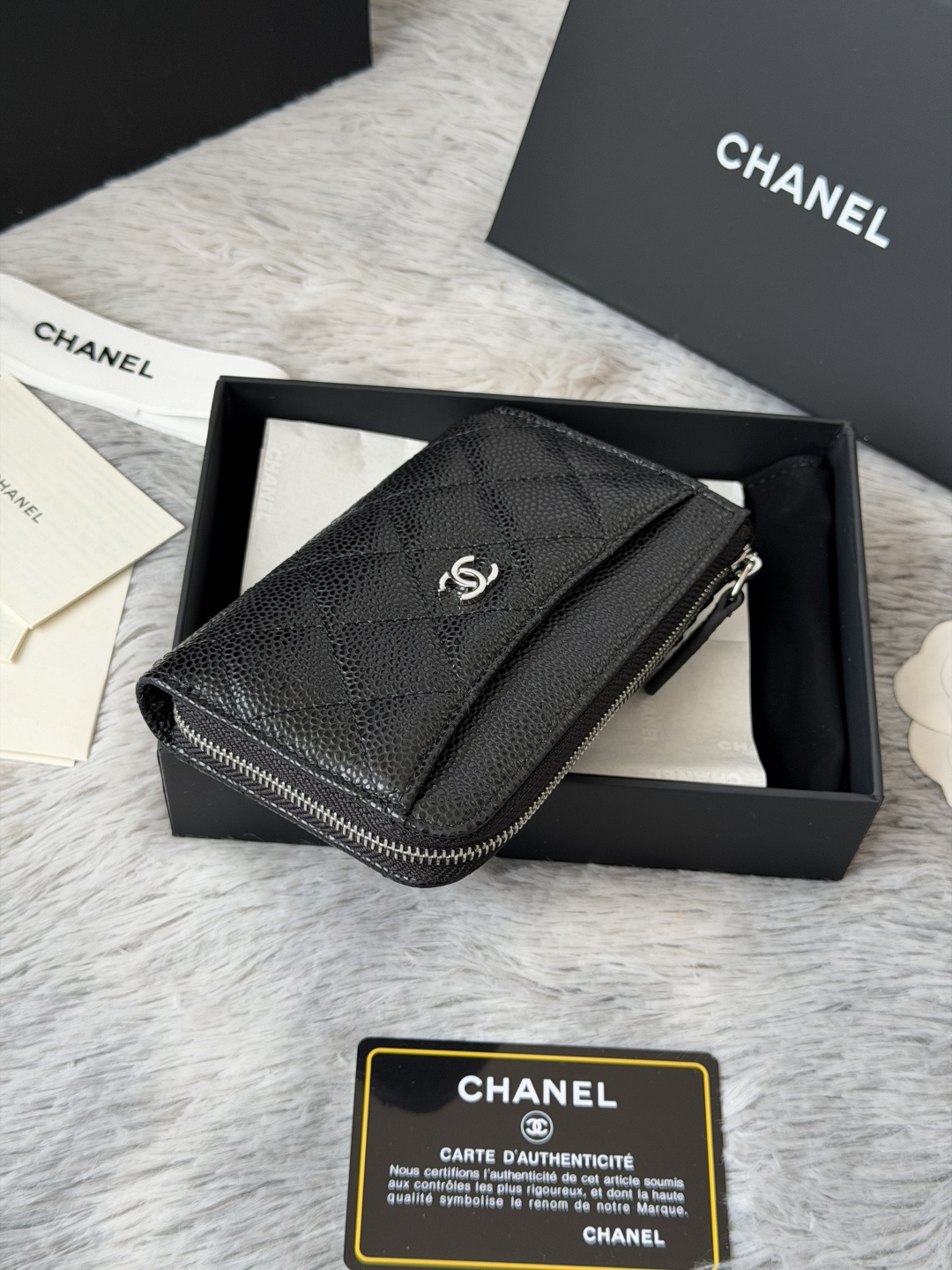 P chanel-鱼子酱牛皮可放零钱 信用卡 硬币 7字型单拉卡包   原单品质 款号：A3179，颜色