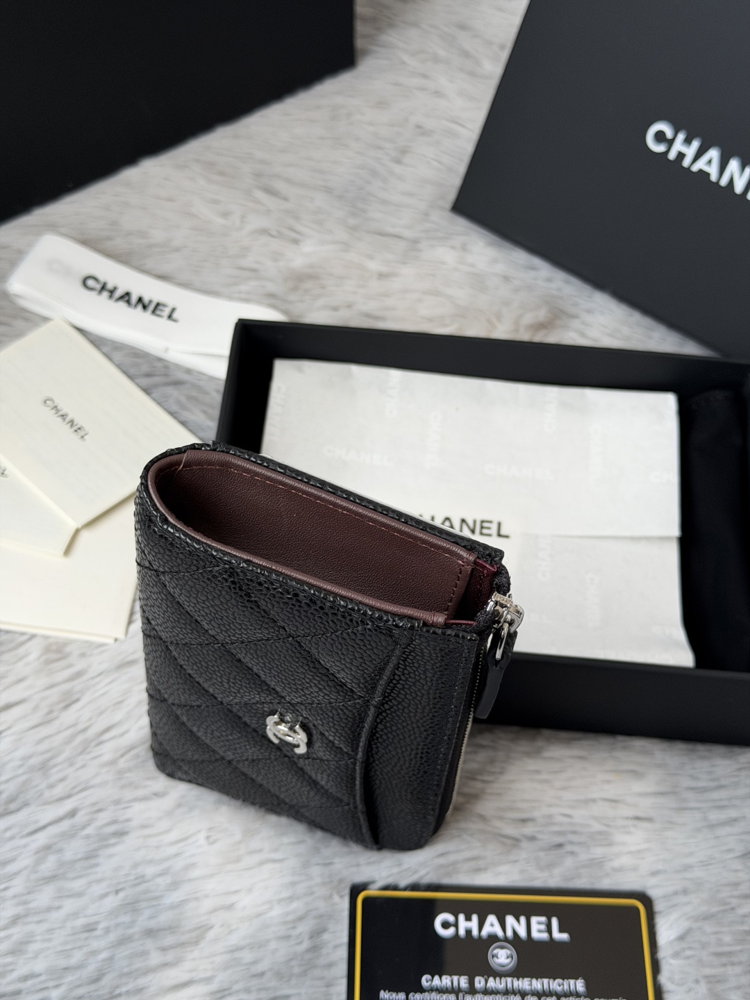 P chanel-鱼子酱牛皮可放零钱 信用卡 硬币 7字型单拉卡包   原单品质 款号：A3179，颜色