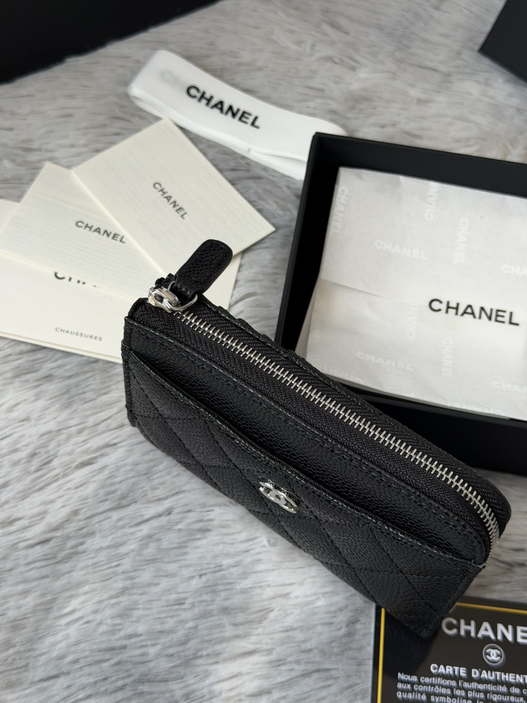 P chanel-鱼子酱牛皮可放零钱 信用卡 硬币 7字型单拉卡包   原单品质 款号：A3179，颜色