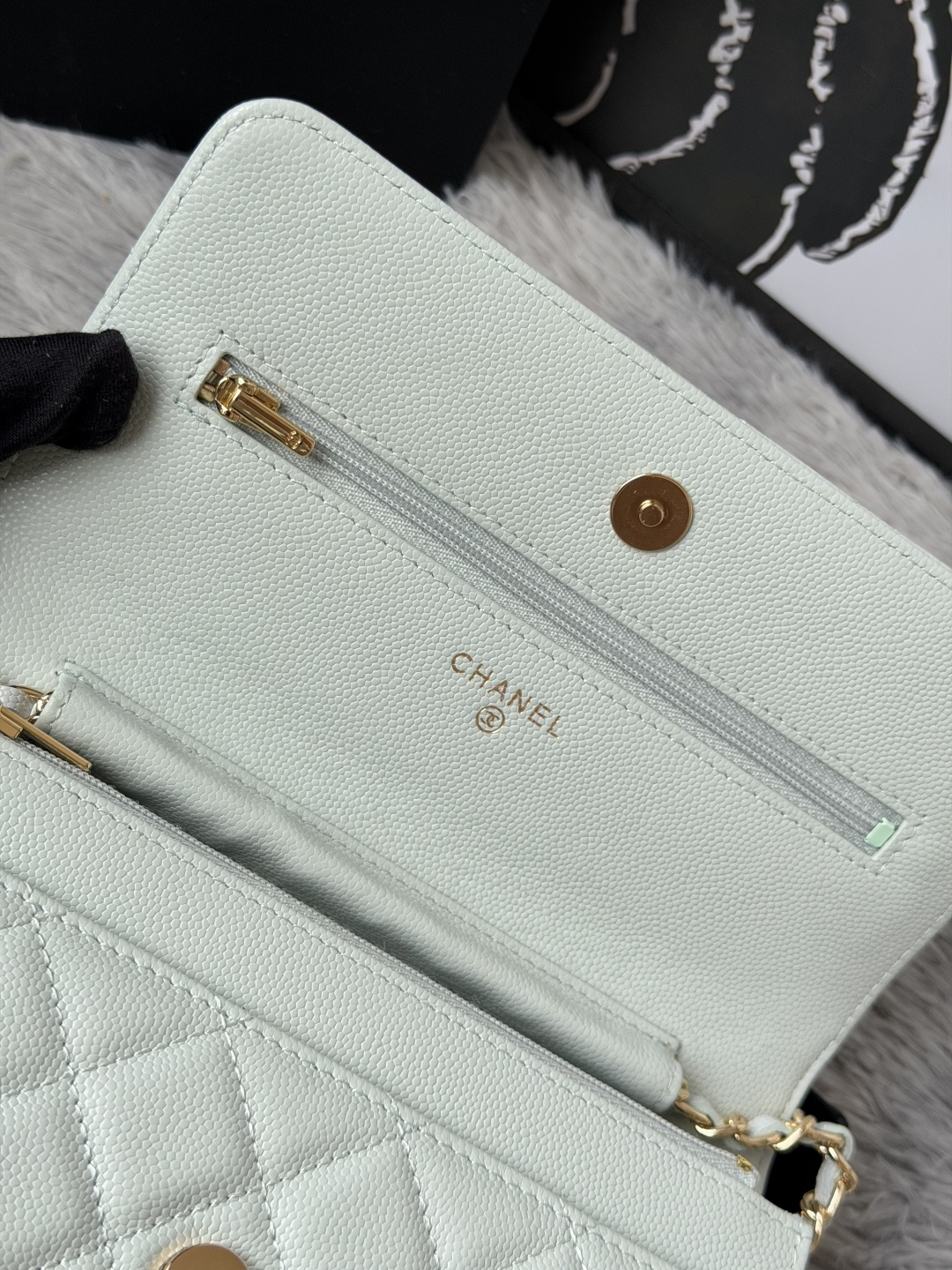 P鱼子酱 编号:ap-360鱼子酱 C𝕙𝕒𝕟𝕖𝕝 入门经典款 𝑾𝒐𝒄(磁吸扣)牛皮进口渠道特供鱼子酱颗粒 P鱼子酱 编号:ap-360鱼子酱 C𝕙𝕒𝕟𝕖𝕝 入门经典款 𝑾𝒐𝒄(磁吸扣)牛皮进口渠道特供鱼子酱颗粒