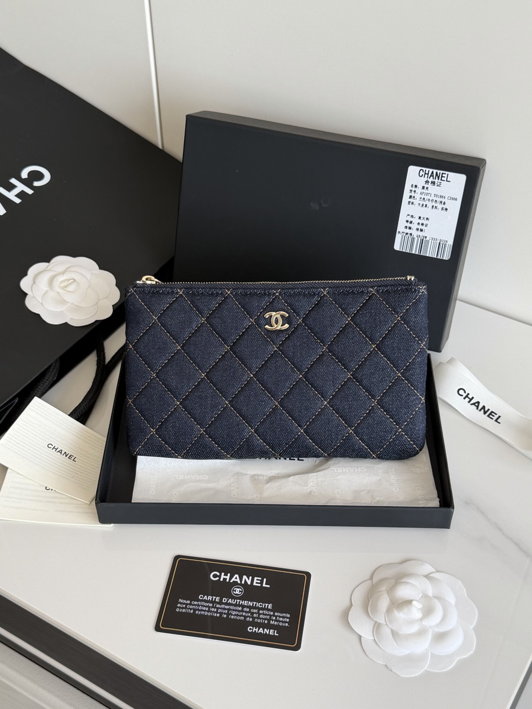 NO:920136,26 new products on the shelves denim CHANEL clutch bag original quality can hold bank cards hand bag. Denim special fabric number A size 20x12.2x1cm, chanel wallet, chanel, wallets, handbag1986090926新品上架 牛仔布 CHANEL手拿包原单品质可放银行卡 手拿随身包. 牛仔布 专用面料 编号A 尺寸20x12.2x1cm,chanel钱包,chanel,wallets,handbag,欧美剧