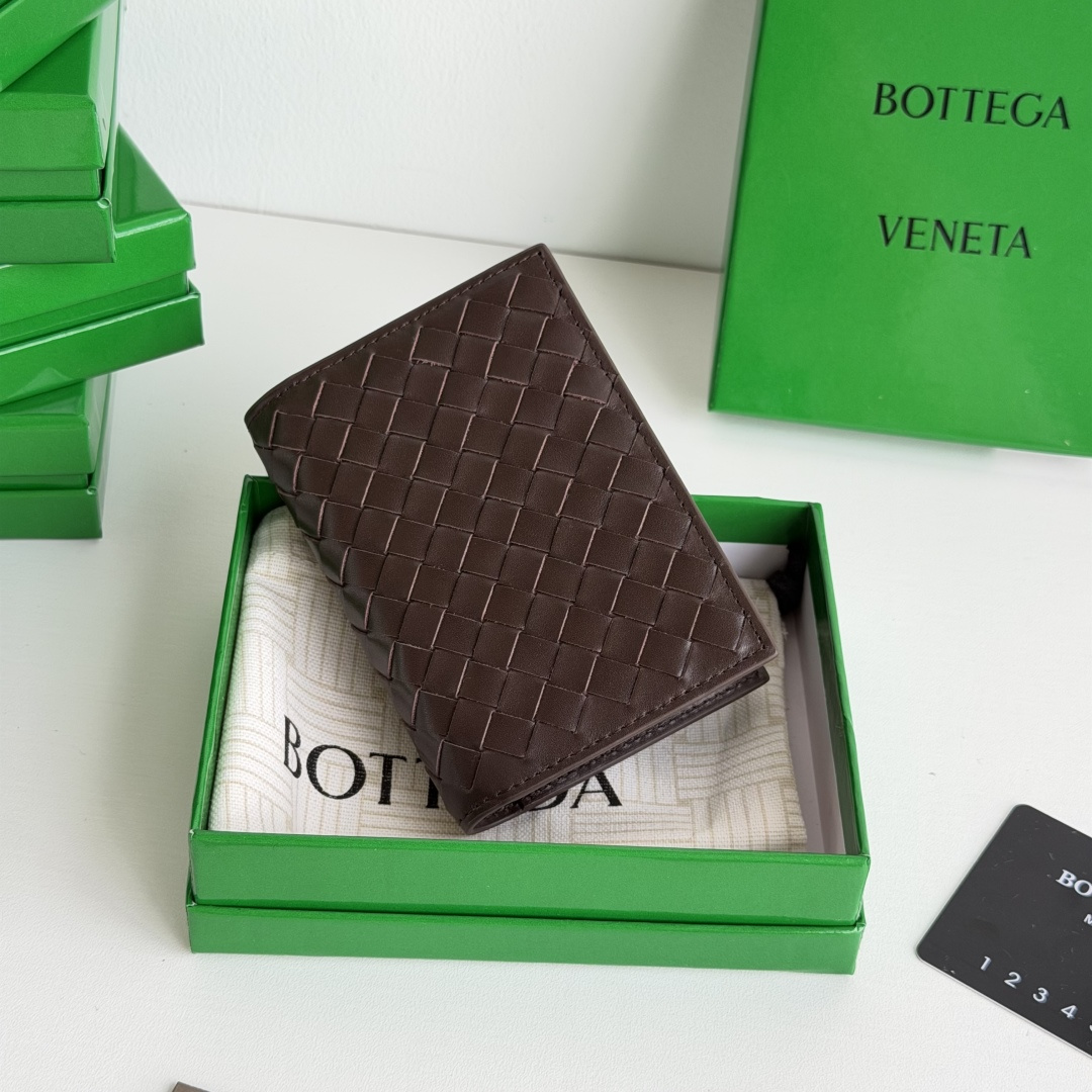 💰Made of medium-grade fetal cowhide
Half-fold card holder, credit card holder, change
The card holder is made of original cowhide and has a flip-top opening and closing photo 5