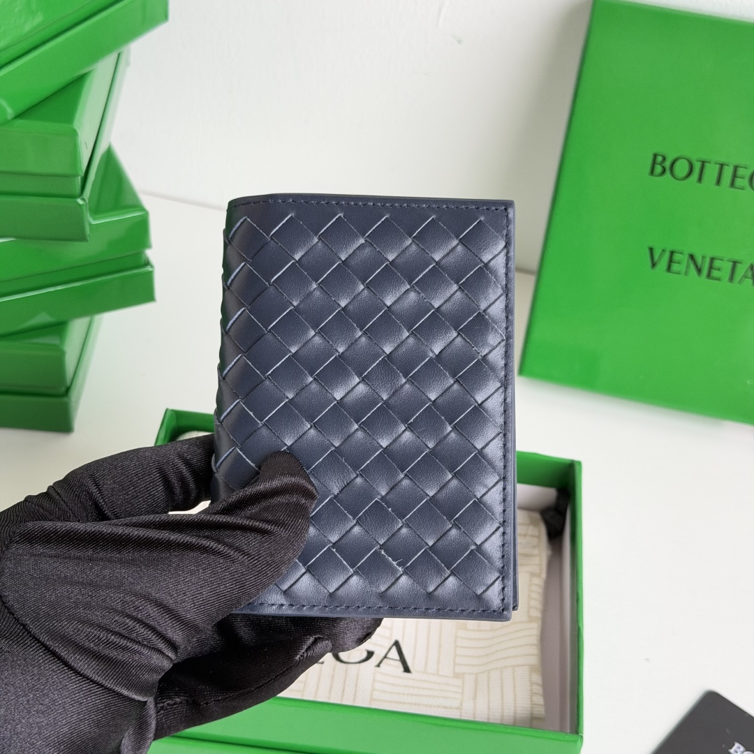 💰Made of medium-grade fetal cowhide
Half-fold card holder, credit card holder, change
The card holder is made of original cowhide and has a flip-top opening and closing photo 2