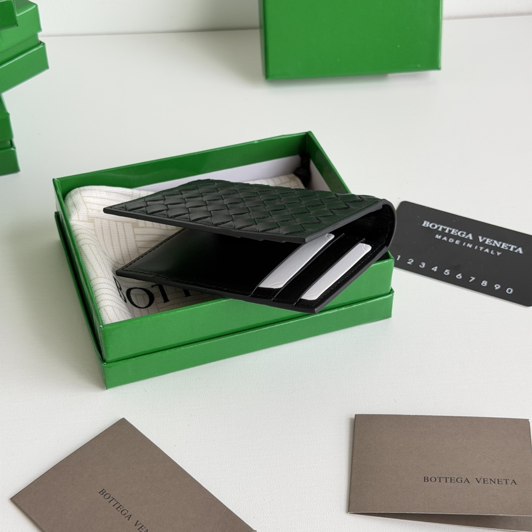 💰Made of medium-grade fetal cowhide
Half-fold card holder, credit card holder, change
The card holder is made of original cowhide and has a flip-top opening and closing photo 1