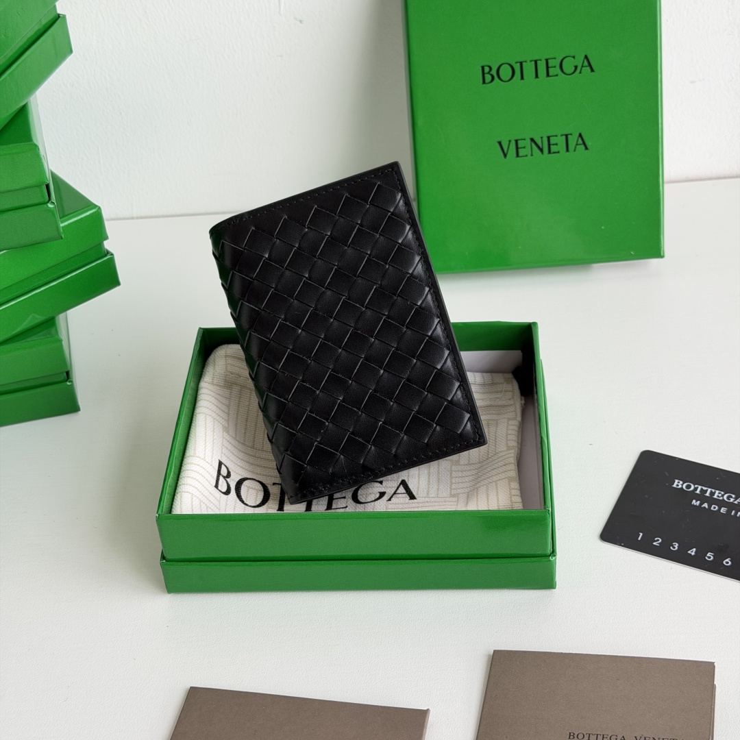 💰Made of medium-grade fetal cowhide
Half-fold card holder, credit card holder, change
The card holder is made of original cowhide and has a flip-top opening and closing photo 2