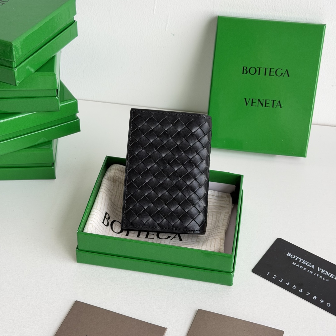 💰Made of medium-grade fetal cowhide
Half-fold card holder, credit card holder, change
The card holder is made of original cowhide and has a flip-top opening and closing photo 8