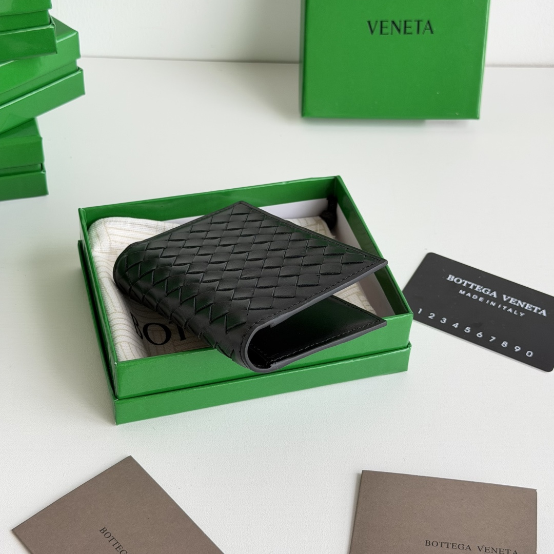 💰Made of medium-grade fetal cowhide
Half-fold card holder, credit card holder, change
The card holder is made of original cowhide and has a flip-top opening and closing photo 9