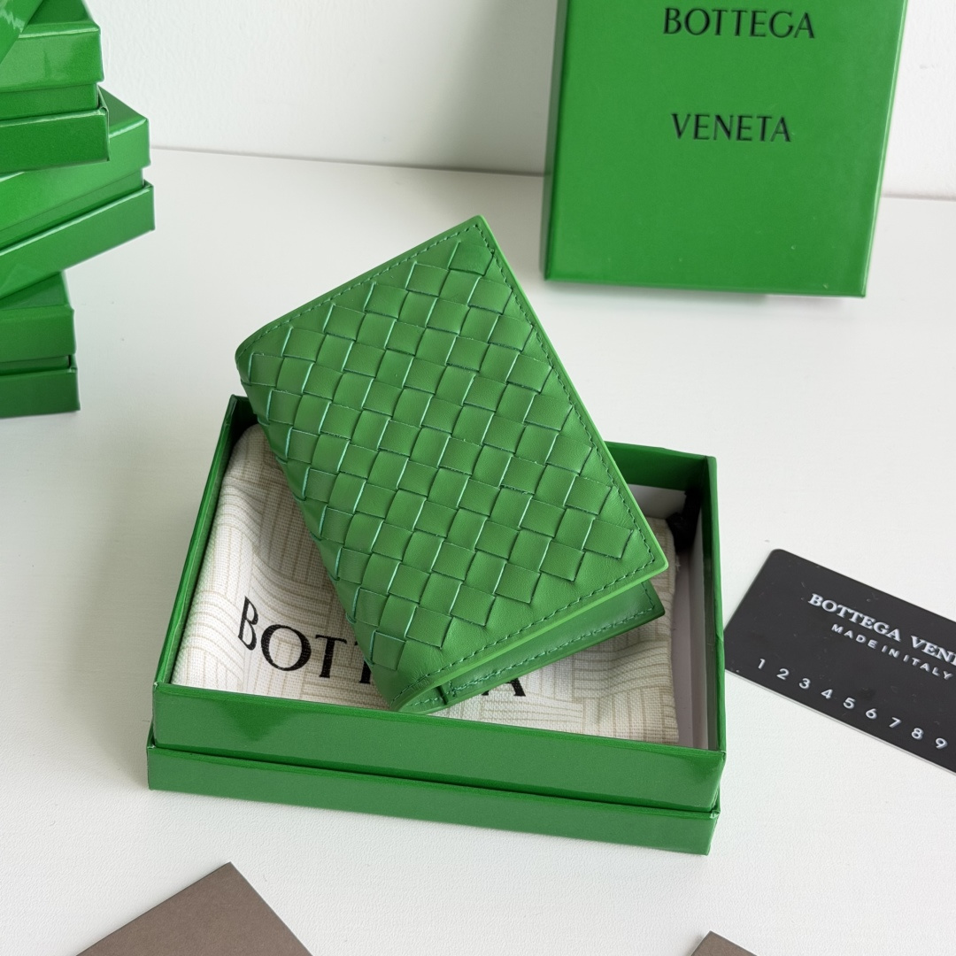 💰Made of medium-grade fetal cowhide
Half-fold card holder, credit card holder, change
The card holder is made of original cowhide and has a flip-top opening and closing photo 2