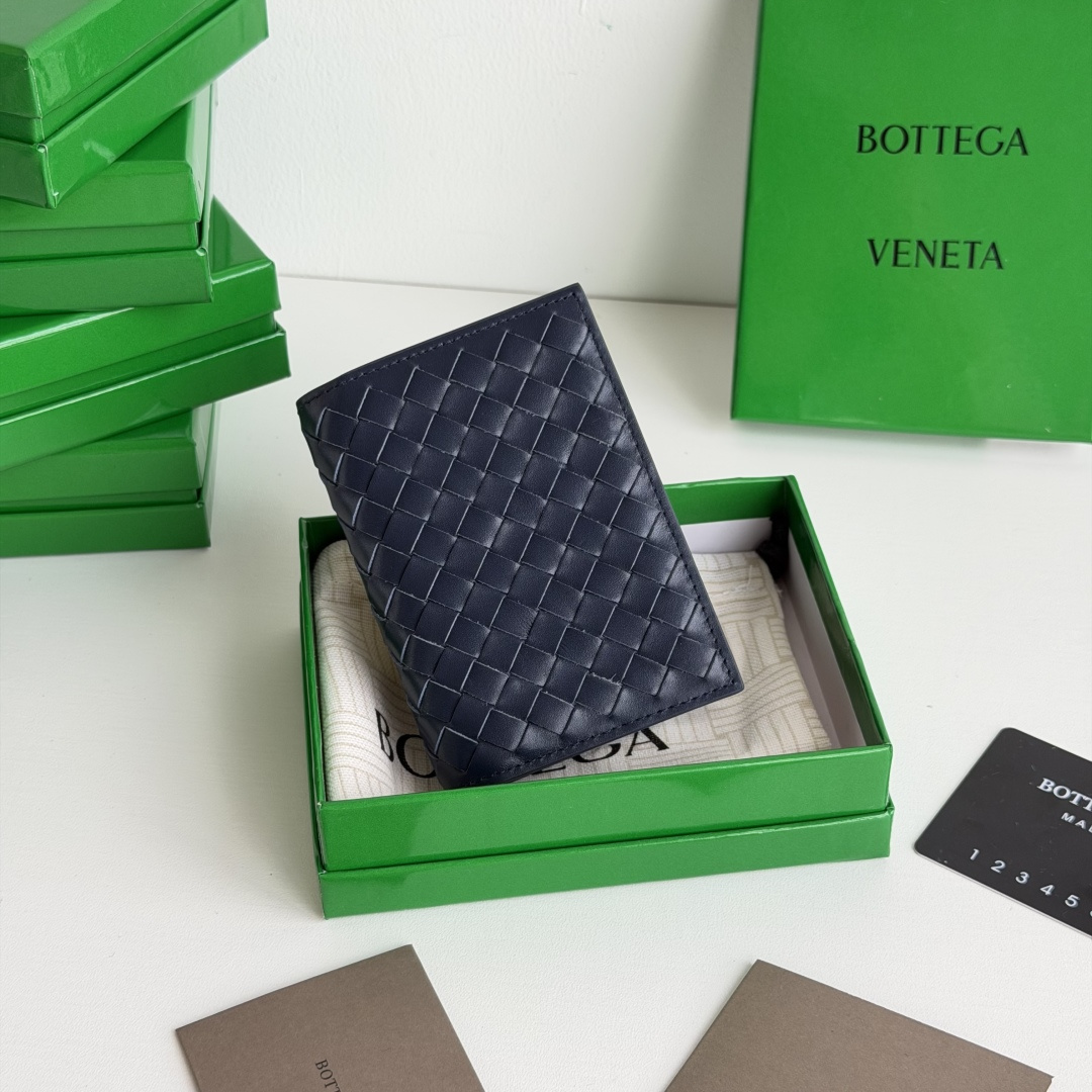 💰Made of medium-grade fetal cowhide
Half-fold card holder, credit card holder, change
The card holder is made of original cowhide and has a flip-top opening and closing photo 7