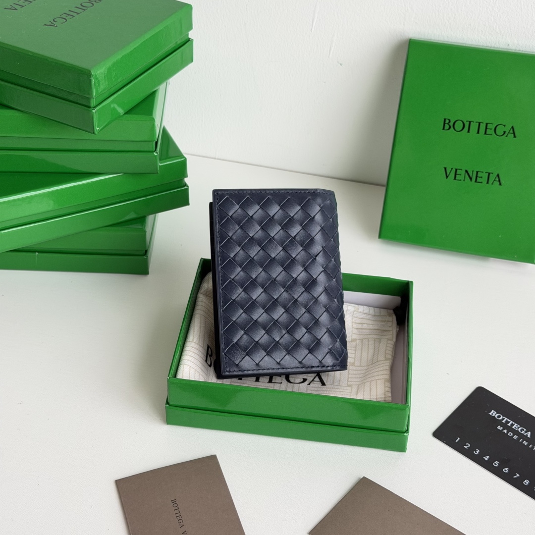 💰Made of medium-grade fetal cowhide
Half-fold card holder, credit card holder, change
The card holder is made of original cowhide and has a flip-top opening and closing photo 8