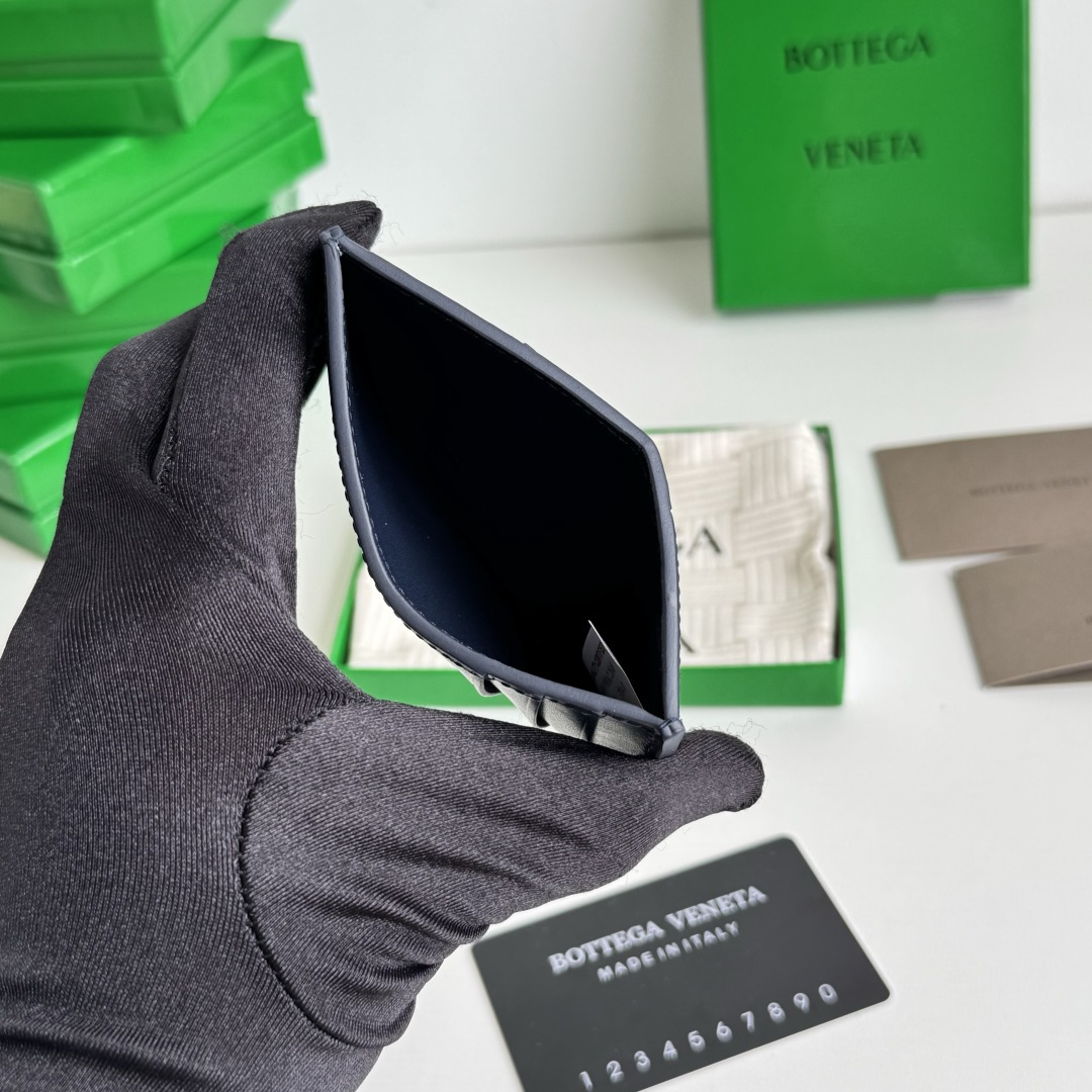 💰Latest new model, large grid woven ultra-thin card holder
Easy to carry and compact, designed with first-layer cowhide leather photo 3