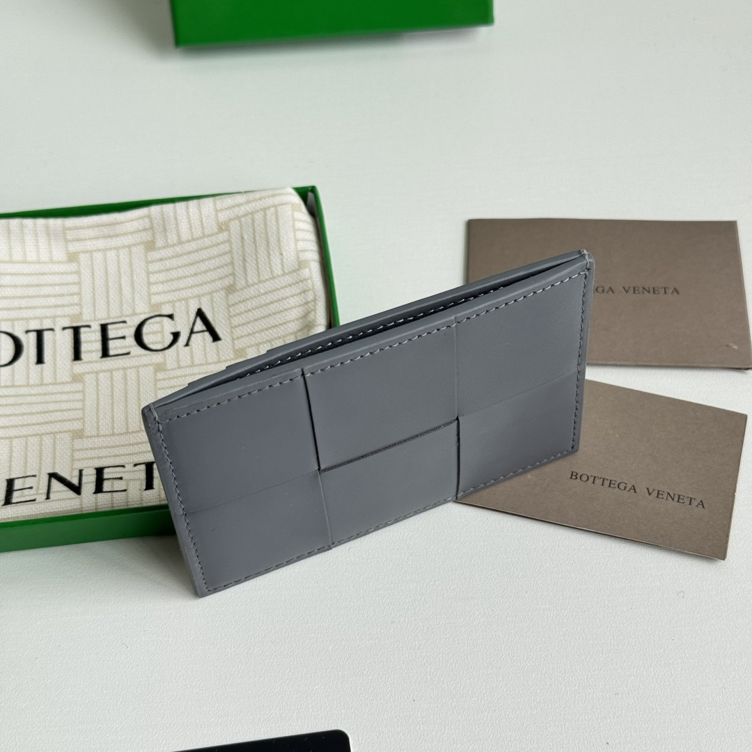 💰Latest new model, large grid woven ultra-thin card holder
Easy to carry and compact, designed with first-layer cowhide leather photo 8
