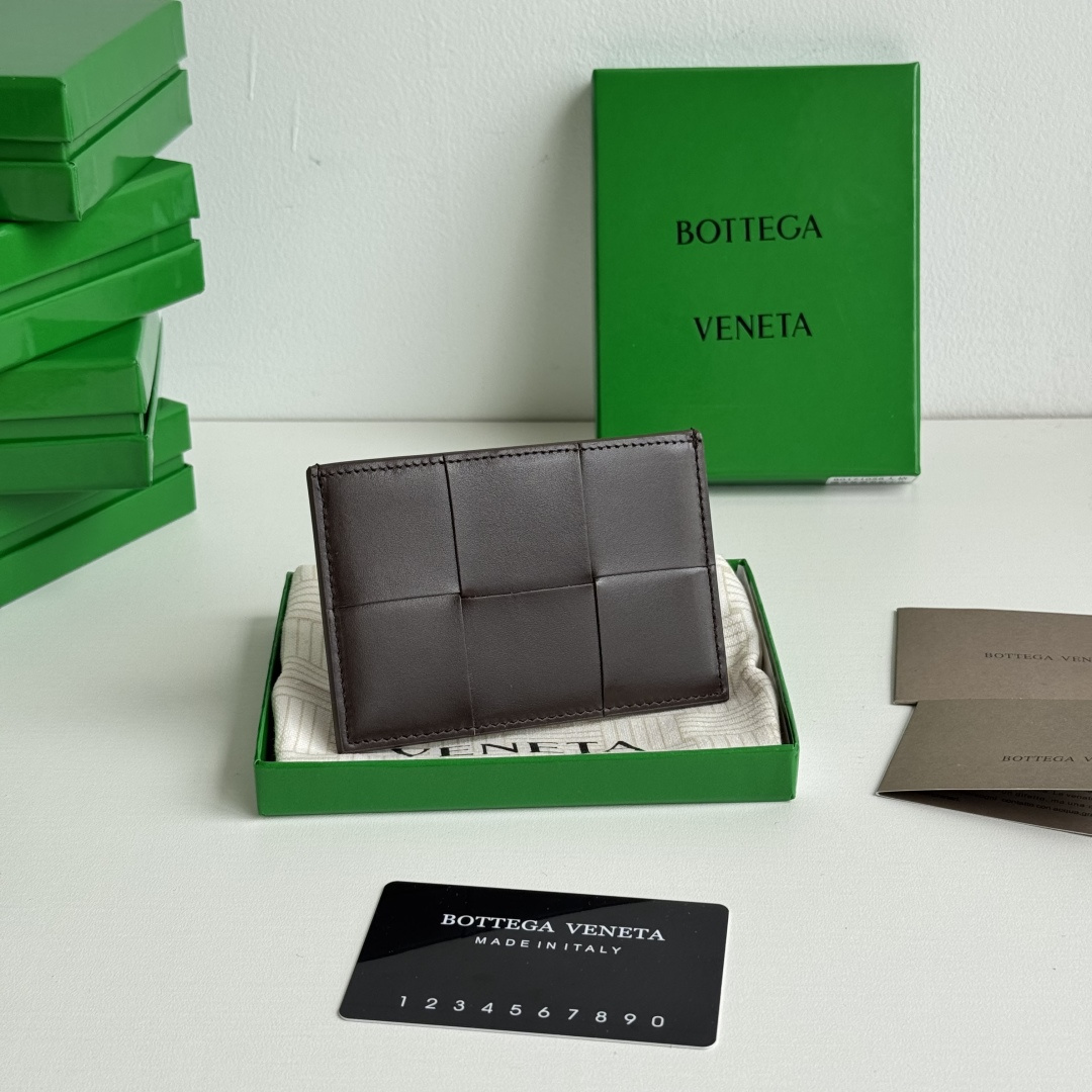 💰Latest new model, large grid woven ultra-thin card holder
Easy to carry and compact, designed with first-layer cowhide leather